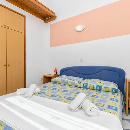 Apartments Mirko Lokva Rogoznica Buitenkant foto