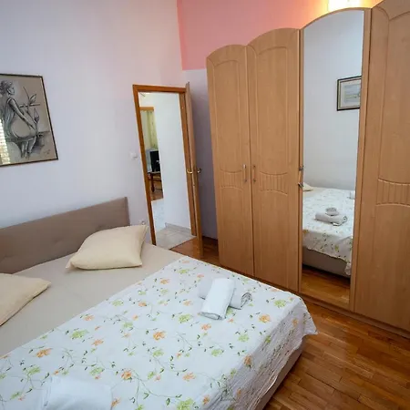 Apartments Mirko Lokva Rogoznica Buitenkant foto
