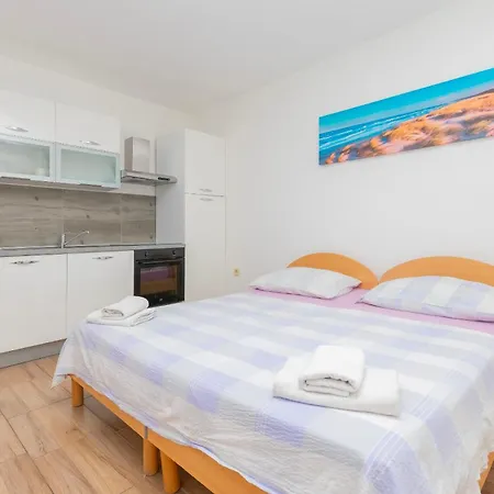 Apartments Mirko Lokva Rogoznica Buitenkant foto