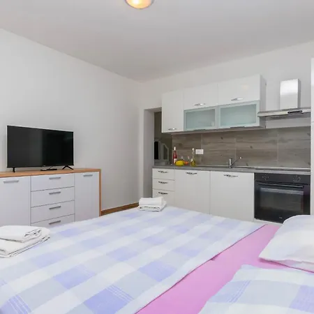 Apartments Mirko Lokva Rogoznica Buitenkant foto